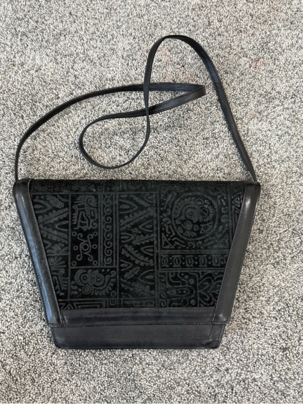 Vintage Roberto Vascon Black Genuine Emboss Leather Magnetic Snap Crossbody Bag